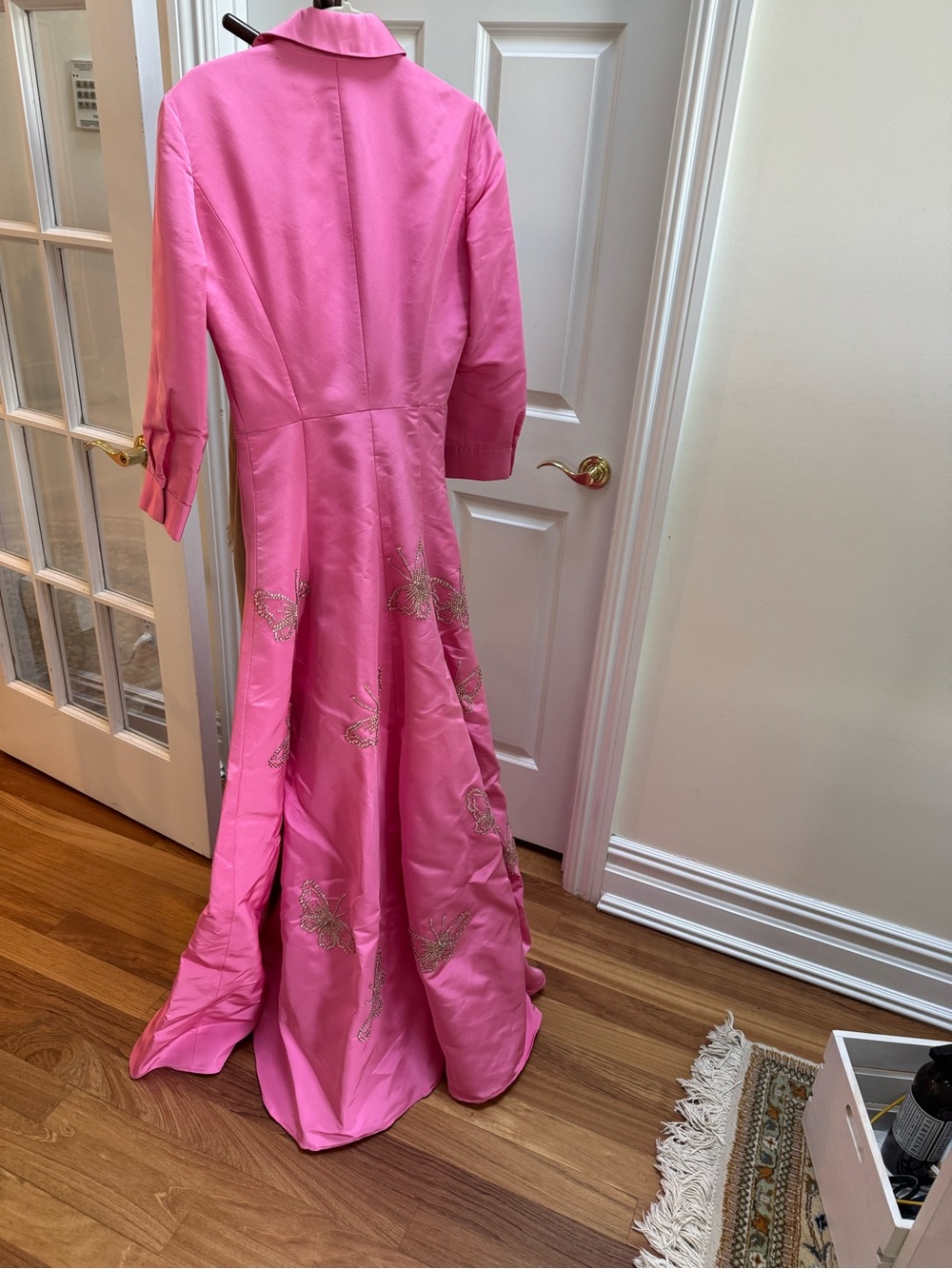 Carolina Herrera Pink trench gown with Gold Butterfly Embellishments - Picture 5 of 14